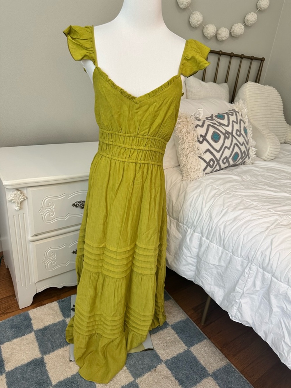 Max + Ash Chartreuse Green Tiered Maxi Dress Ruffle Strap Smocked Women Medium